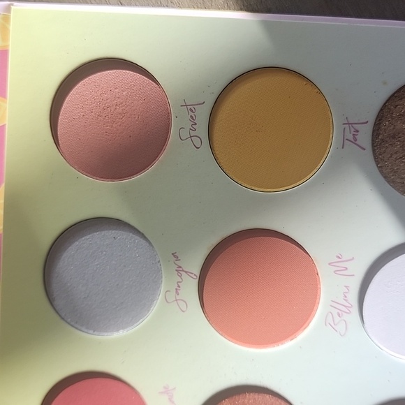 Eyeshadow makeup palate - Picture 6 of 9